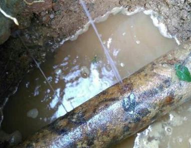 美兰楼顶渗水维修公司分享下地暖漏水的原因及检测方法。